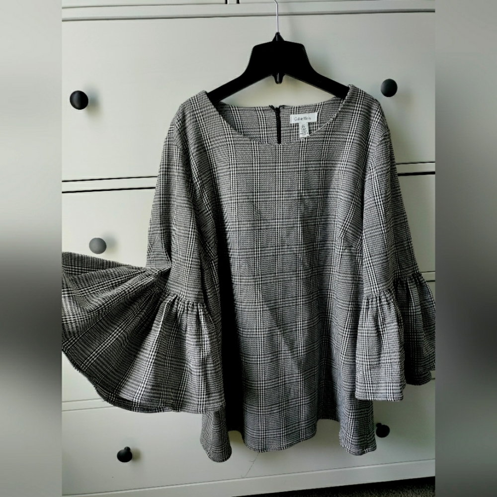 Calvin Klein women’s houndstooth print top 3/4 ruffle sleeve Size L